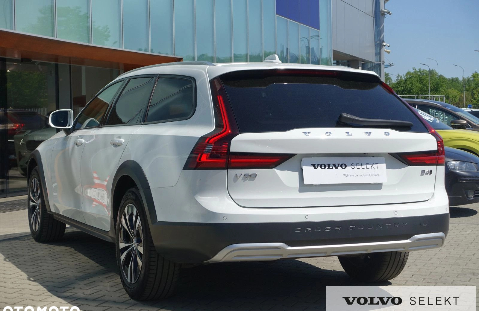 Volvo V90 Cross Country cena 168900 przebieg: 141575, rok produkcji 2021 z Radomsko małe 667
